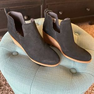 Tom’s Kallie Black Suede Bootie